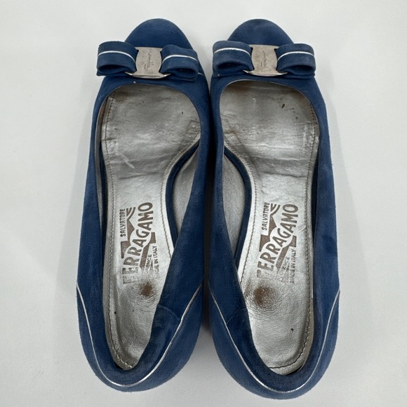 Salvatore Ferragamo Vara Blue Suede Heels Size 8 Silver Hardware VTG Classic - Picture 10 of 16